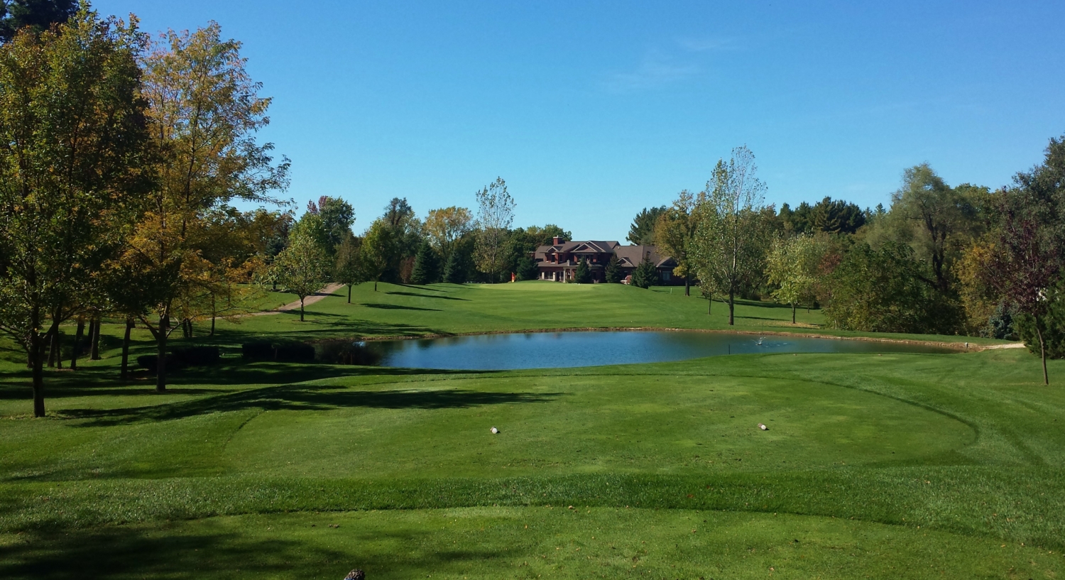 Hole 4 Tee Pin Oak Pub & Links